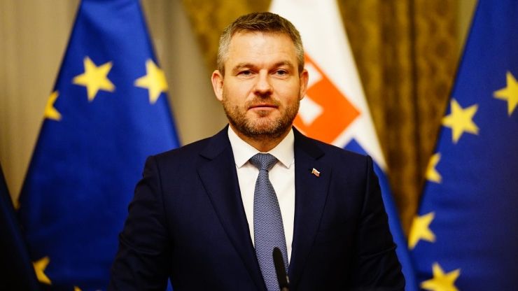 Komentář: Má volič vědět, jestli je slovenský premiér gay?